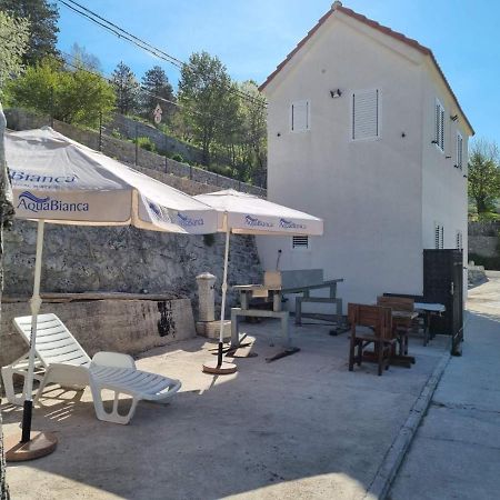 Porto Njegusi A1 Apartment Cetinje Bagian luar foto